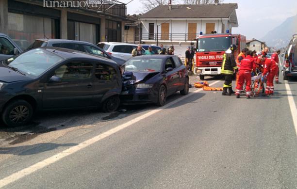Carambola di auto, tre feriti gravi