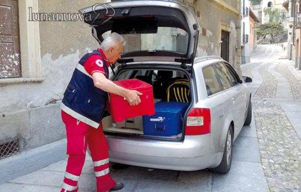 Gli avanzi delle mense scolastiche sulle tavole dei poveri