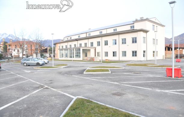 Cade il pannello: paura ma nessun ferito