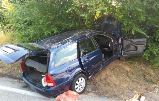 Auto fuori strada, muore sul colpo