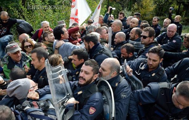Per gli eurodeputati No Tav botte e spintoni