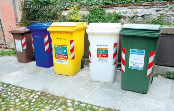 Rifiuti, mai più bidone verde mezzo vuoto
