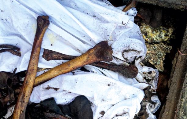 Dossier M5S: quanto degrado al cimitero