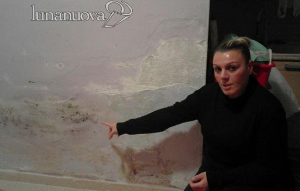 La casa è umida: «La salute dei miei bambini a rischio, chi ci aiuterà?» 
