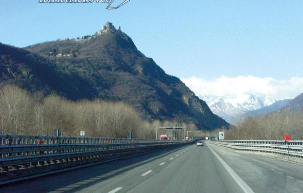 Va in contromano sull'A32 per non pagare il pedaggio