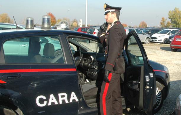 Era ai domiciliari, ma continuava a spacciare