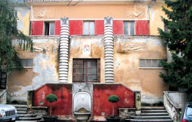 Asfalto invece del Teatro Civico