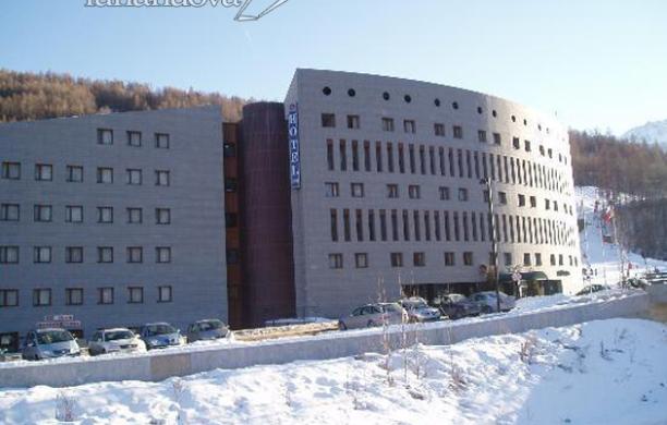 Bardonecchia, sigilli della Finanza a Campo Smith