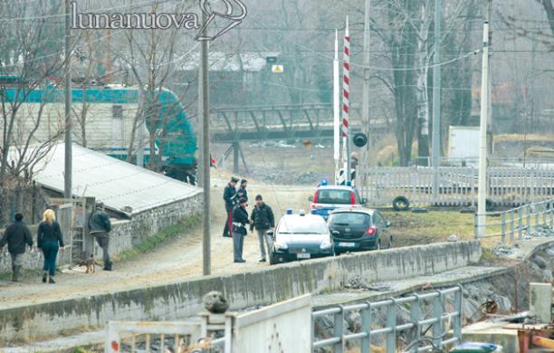Salva la mucca, ma rimane ferito dal treno