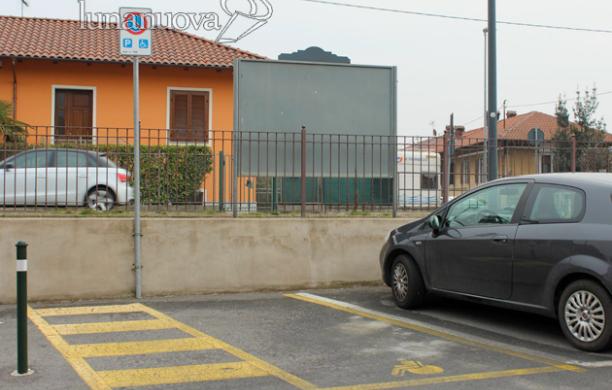 Parcheggio disabili: un anno d'attesa e poi lo piazzano a un chilometro