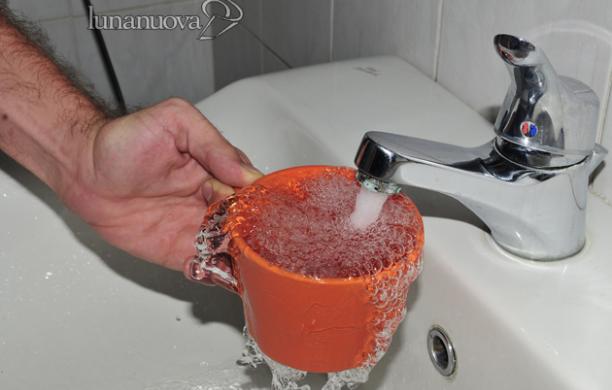 Rubinetti a secco o acqua torbida: via alla raccolta firme