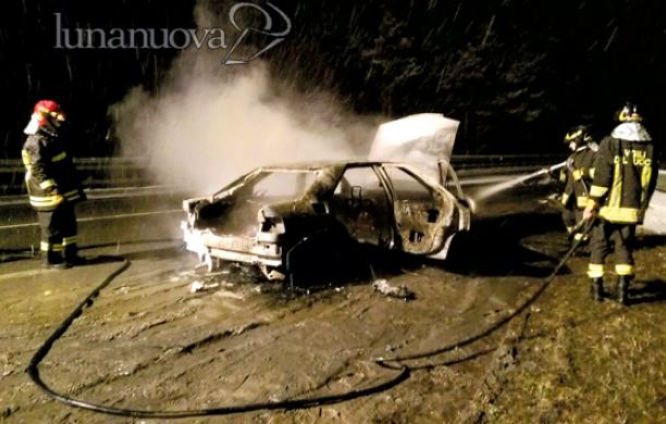 Oulx: brucia l'auto abbandonata da un mese