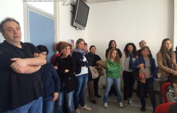Sulla scuola Neruda è dialogo tra sordi