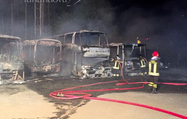 In fiamme i bus di Bellando Tours