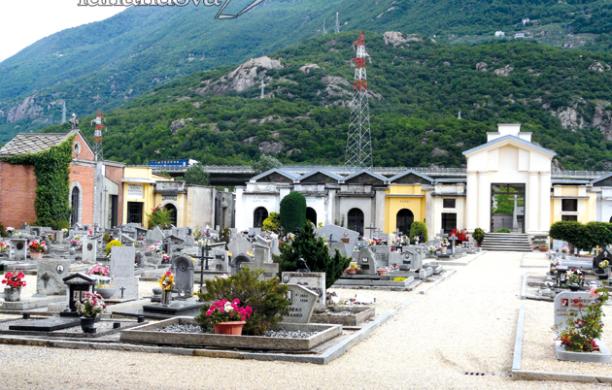 Un magro bottino per i ladri di rame dentro il cimitero