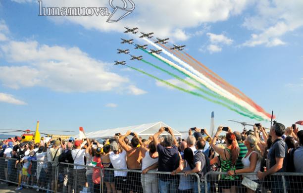 In 130mila con il naso all'insù per lo spettacolo delle Frecce Tricolori