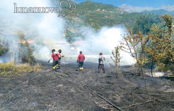 Bussoleno: taglia l'erba e provoca un incendio