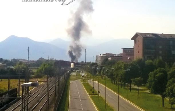 Fiamme lungo i binari: Torino-Modane bloccata per due ore