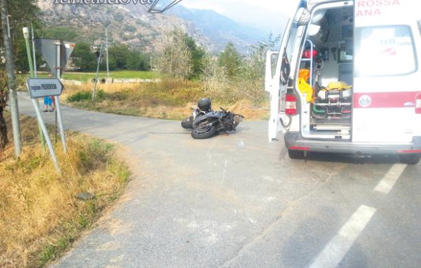 Susa, statale 25: tampona l'auto e muore in moto