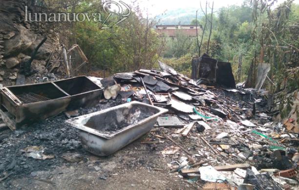 Susa: in fiamme la discarica abusiva, è mistero