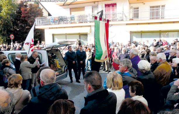 «Emilio, ci hai fatto un brutto scherzo»: l'addio al cacciatore No Tav
