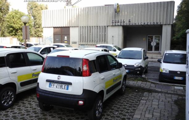 Avigliana, parcheggio tutto occupato dalle auto delle Poste