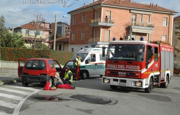 Via vai di ambulanze e vigili del fuoco tra Rivoli, Collegno e Grugliasco