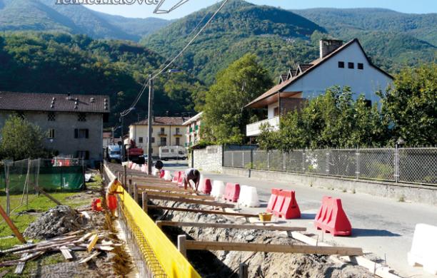 S.Antonino, in via Maisonetta la ruspa fa danni: acqua torbida
