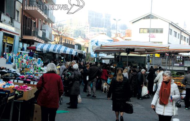 Referendum: al mercato di Rivoli tra "tifosi" e indecisi