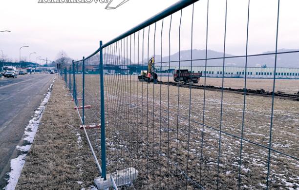 REPORTAGE Ai Bertassi se ne va un altro prato e i residenti protestano