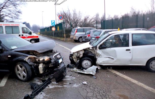 Orbassano, carambola tra auto a due passi dal San Luigi