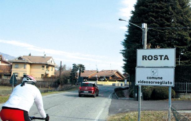 REDAZIONE IN PIAZZA Rosta, i veleni in giunta osservati dai cittadini 