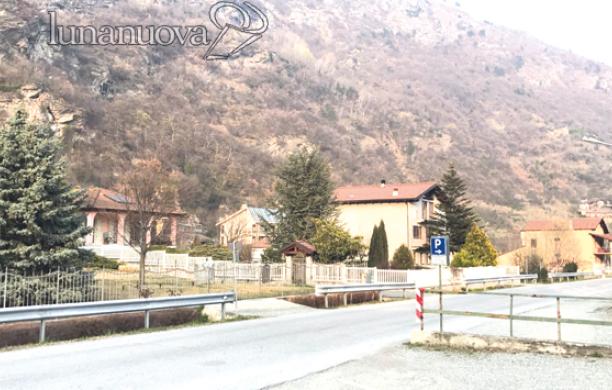 Mompantero: se una granata spunta dal muretto...