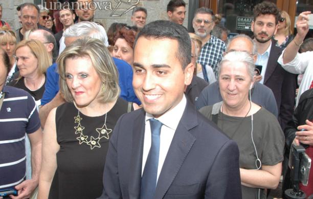 Grugliasco, il blitz di Di Maio in centro accende la campagna elettorale