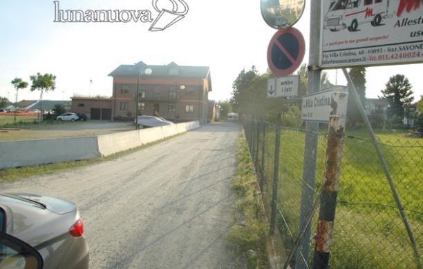 Collegno, la protesta di quindici famiglie strozzate tra discarica e tangenziale