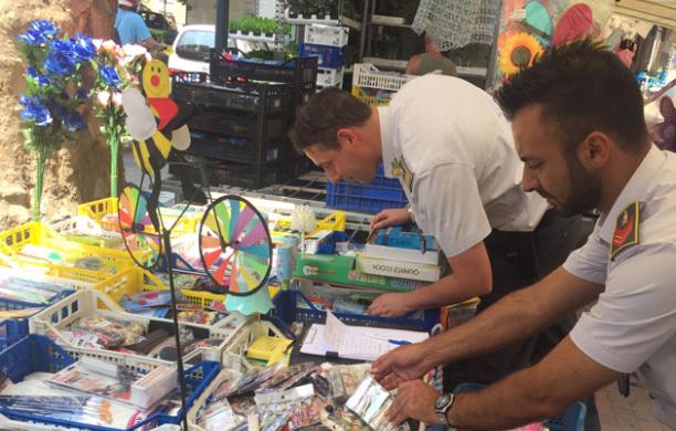 Condove, spinner pericolosi: sequestrati 3mila pezzi dalla finanza