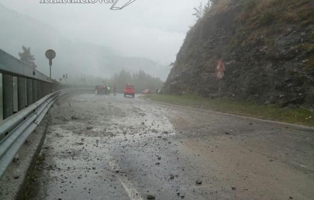 Cesana, un fiume di fango dallo Chaberton