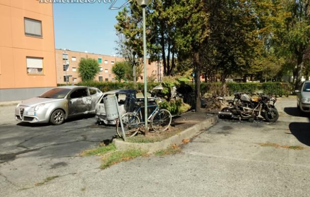Beinasco, bruciano auto e moto: l'ombra del piromane a Borgaretto