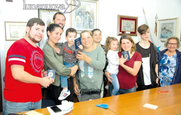 Grugliasco, in fuga dal caos del Venezuela: tornano in Italia con figli e nipoti