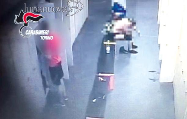 Collegno, per pagare l'iscrizione in palestra svuotava gli spogliatoi
