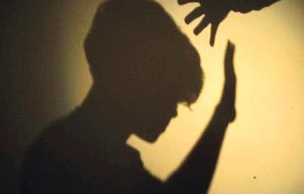 Abusa del bambino vicino di casa: condannato a 7 anni di carcere