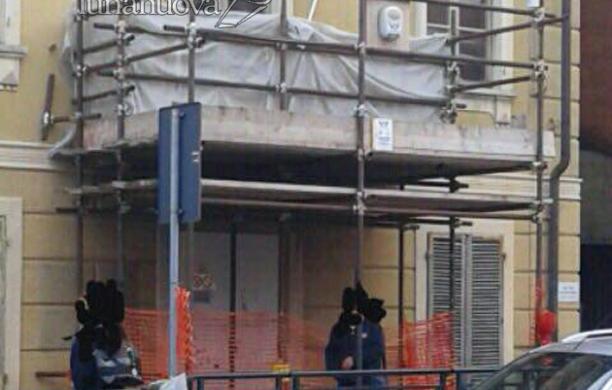 Alpignano: quel ponteggio in piedi da un anno