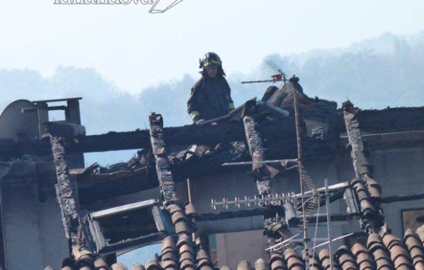 Pianezza: fiamme nella notte, tre appartamenti distrutti dal fuoco