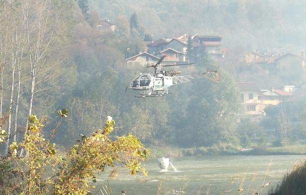 Il fuoco arde ancora in bassa val Susa, ma situazione in via di miglioramento