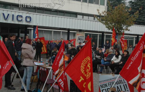 Collegno, Cgil in piazza contro il job's act: «La fine della crisi è un miraggio».