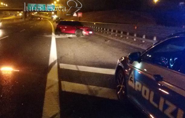 Beinasco, tragedia sfiorata nella notte sulla tangenziale: feriti due automobilisti 