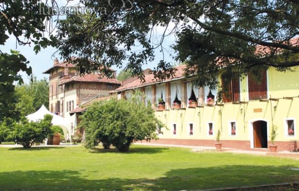 Rivalta, matrimoni "abusivi" a Villa Bernese