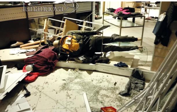 Rosta, spaccata "con sterzata" nella notte al negozio di abbigliamento Boetto