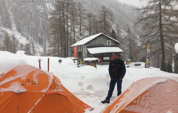 Tende hi-tech: la vera notte artica si vive al rifugio Toesca