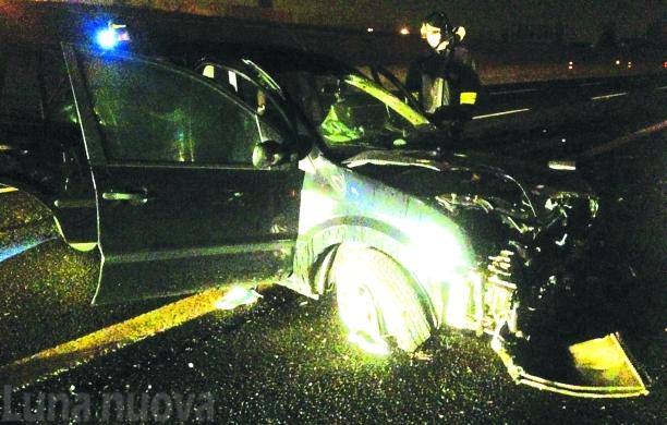 Orbassano, schianto nella notte sulla tangenziale, sbalzato dall'abitacolo: ora è grave al Cto 
